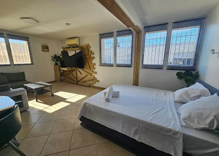 Little Loft شقة *